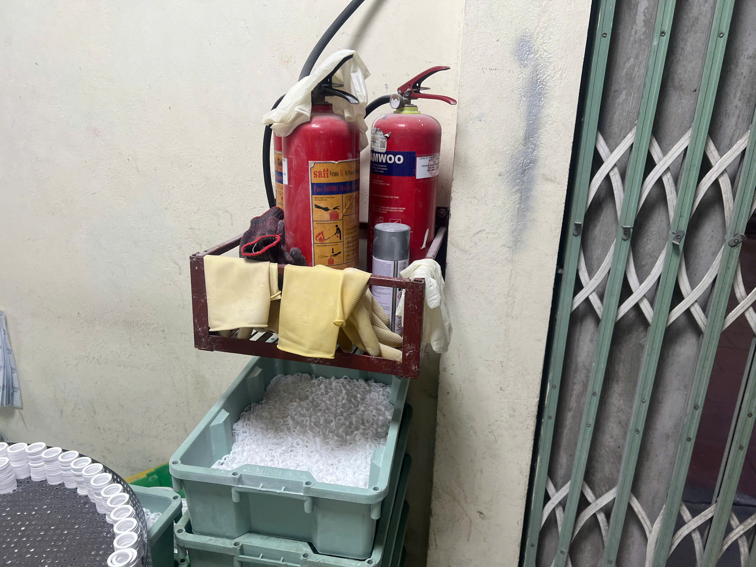 Fire extinguisher 2.jpg